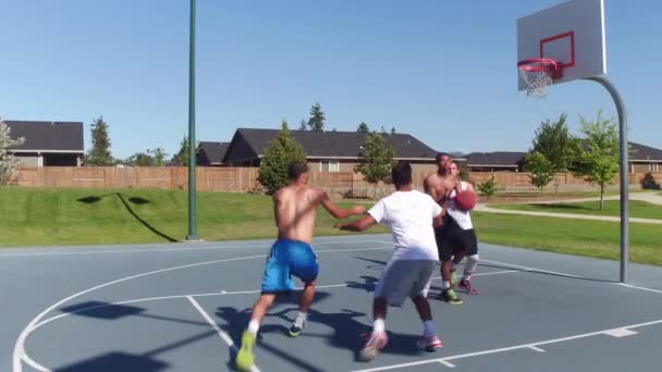 Amigos Jugando Baloncesto Parque — Vídeos de Stock