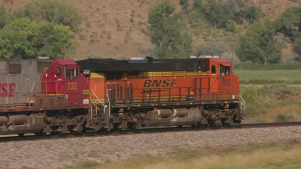 Wyoming 2018 Dolaylarında Tren Wyoming Kırsal Kesiminden Geçiyor — Stok video