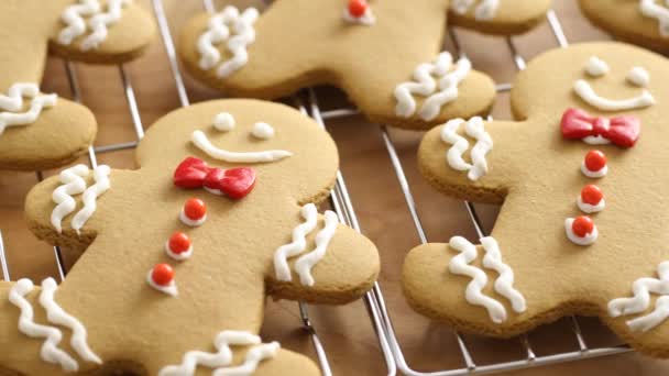 Primer Plano Galletas Jengibre Caseras Bastidores Enfriamiento — Vídeos de Stock