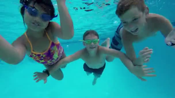 Unterwasseraufnahmen Von Kindern Pool — Stockvideo