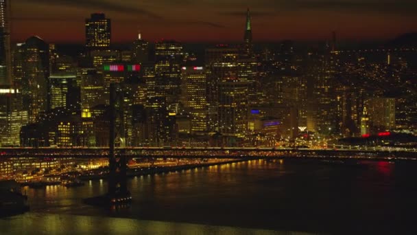 San Francisco California 2017 Luftutsikt Bay Bridge Ved Skumring – stockvideo