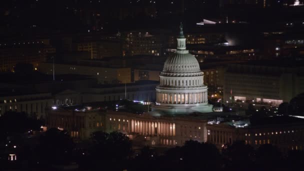 华盛顿特区大约在2017年 夜间从空中俯瞰美国国会大楼 用Cineflex和Red Epic Helium拍摄 — 图库视频影像