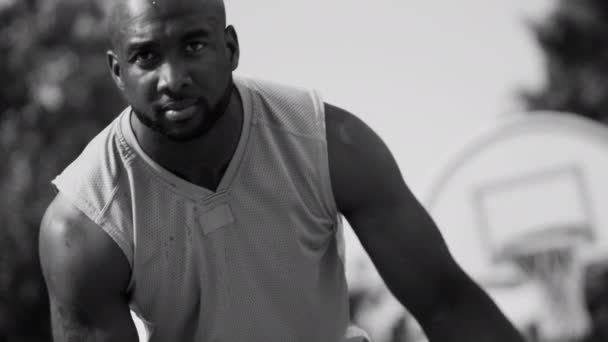 篮球运动员运球 慢动作 — 图库视频影像