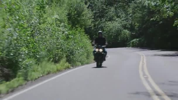 Tracciamento Foto Uomo Moto Strada Campagna Completamente Rilasciato Uso Commerciale — Video Stock