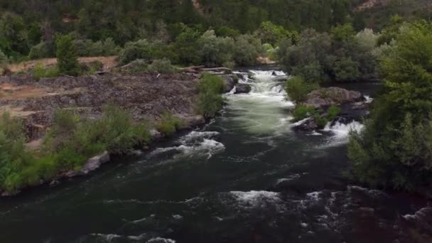 Vue Aérienne Des Rapides Eau Vive Rivière Rouge Oregon États — Video