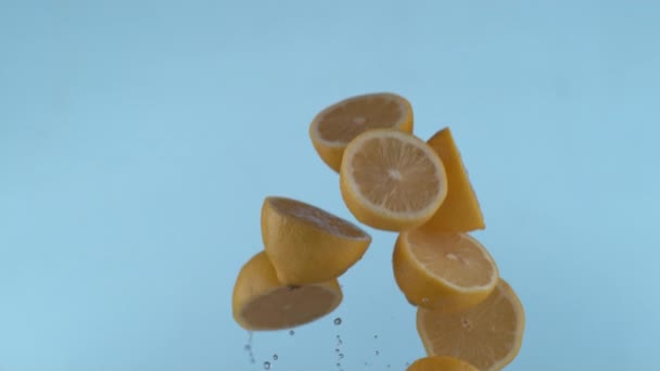 Limones Rodajas Volando Cámara Lenta Disparados Con Phantom Flex 1000 — Vídeo de stock