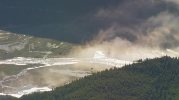 Yellowstone National Park Wyoming Flygfoto Ravinen Med Låga Moln Yellowstone — Stockvideo