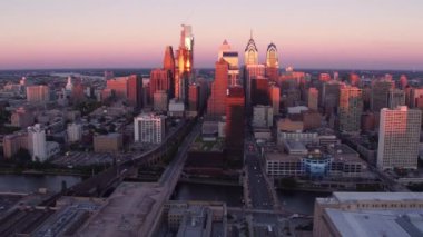 Gün batımında Philadelphia, Pennsylvania 'nın hava manzarası