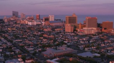 Atlantic City, New Jersey dolaylarında 2017, Atlantic City 'nin akşam güneşli havadan görünüşü. Cineflex ve RED Epic-W Helyum ile çekilmiştir..