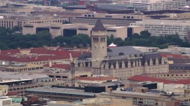 Washington, D.C. 2017 dolaylarında, Eski Postane Pavyonu 'nun havadan görünüşü. Cineflex ve RED Epic-W Helyum ile çekilmiştir..
