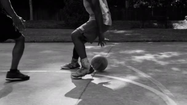 Hommes Afro Américains Jouant Basket Rue — Video