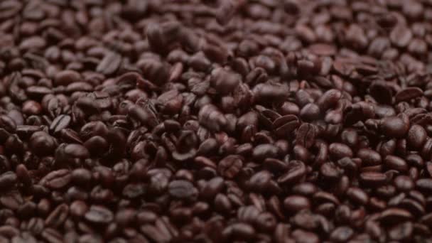 Kahve Çekirdekleri Yavaş Çekimde Düşüyor — Stok video