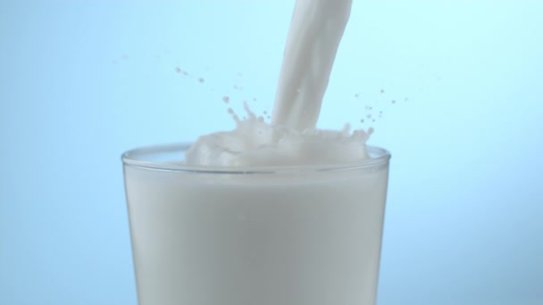 Melk Gieten Lekken Slow Motion — Stockvideo