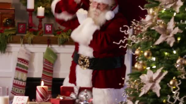 Santa Claus Vlny Říká Veselé Vánoce — Stock video
