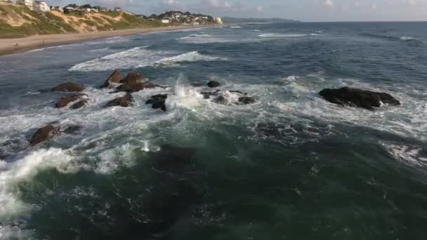 Vista Aérea Ondas Colidindo Rochas Lincoln City Oregon — Vídeo de Stock