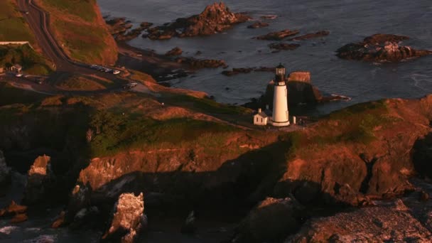 Newport Oregon 2017 Luftaufnahme Des Yaquina Head Leuchtturms Bei Sonnenuntergang — Stockvideo