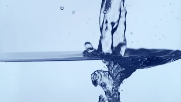 Agua Vierte Salpica Disparada Con Phantom Flex 1000 Fotogramas Por — Vídeos de Stock
