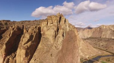 Smith Kayası, Oregon 'un havadan görünüşü