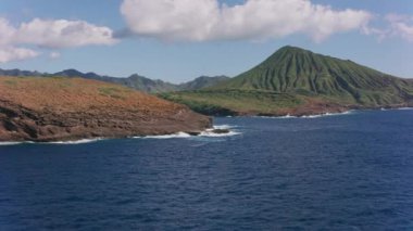 Oahu, Hawaii 2018 dolaylarında. Koko Krateri 'nin hava görüntüsü. Cineflex ve RED Epic-W Helyum ile çekilmiştir..