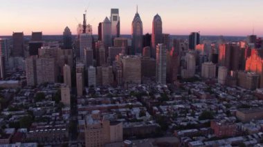 Gün batımında Philadelphia, Pennsylvania 'nın hava manzarası