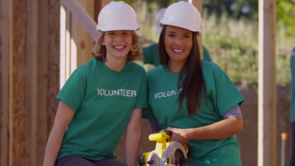 Retrato Voluntarios Que Trabajan Proyecto Construcción — Vídeos de Stock