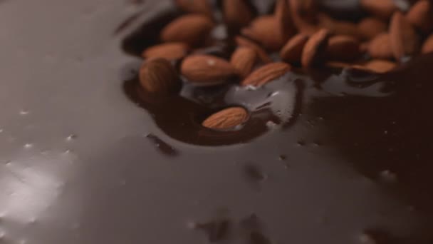 Mandorle Che Cadono Nel Cioccolato Super Slow Motion Girato Phantom — Video Stock