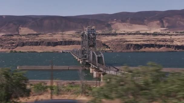 Όρεγκον Trunk Railroad Bridge Στο Φαράγγι Του Ποταμού Κολούμπια — Αρχείο Βίντεο