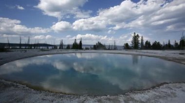 Yellowstone Ulusal Parkı 'nda kaplıcaya 4K zaman aşımı