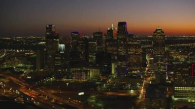 Dallas, Teksas - 2017 dolaylarında: Dallas, Teksas üzerinde günbatımının hava manzarası
