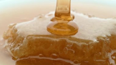 Bal ağır çekimde bal dökülüyor, Fantom Flex 4K 'de çekiliyor.