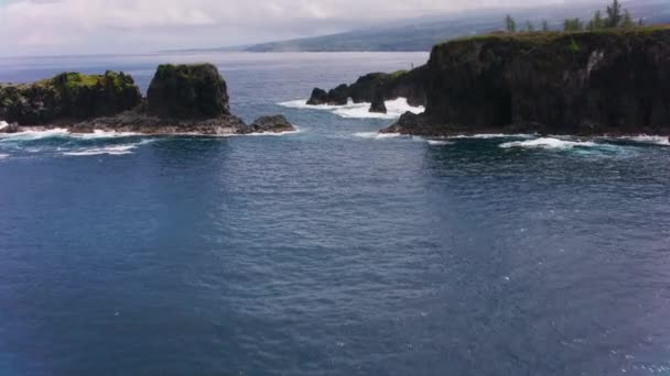 Maui Hawaï Circa 2018 Luchtfoto Van Rotsachtige Maui Kustlijn Opgenomen — Stockvideo