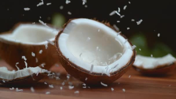Shredded Coconut Phantom Flex 슬로우 모션으로 떨어지는 — 비디오