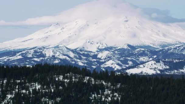 Flygfoto Över Mount Shasta Kalifornien — Stockvideo