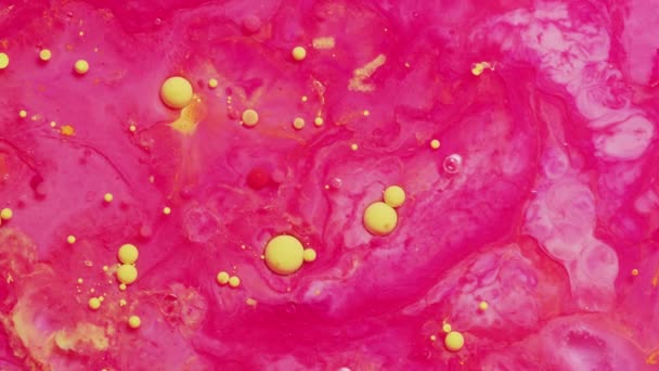 Resumen Cerca Textura Del Aceite Con Pintura Roja Amarilla Rosa — Vídeos de Stock