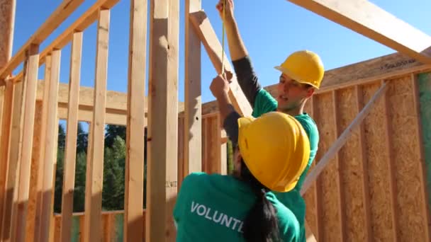 Voluntarios Trabajando Juntos Proyecto Construcción — Vídeos de Stock