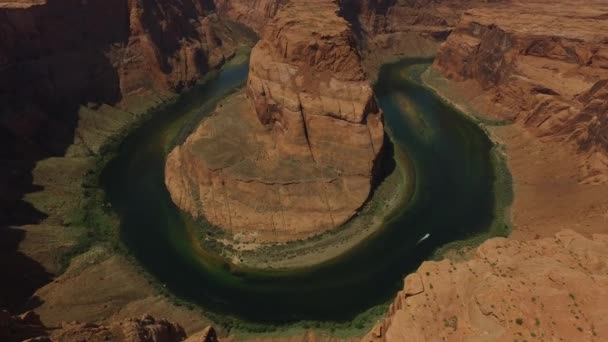 グランドキャニオン馬蹄形ベンドとコロラド川の空中ビューアリゾナ州 アメリカ — ストック動画