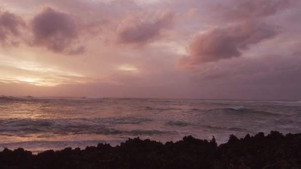 Hawaii Oahu Nun Kuzey Sahilinde Gün Batımı — Stok video
