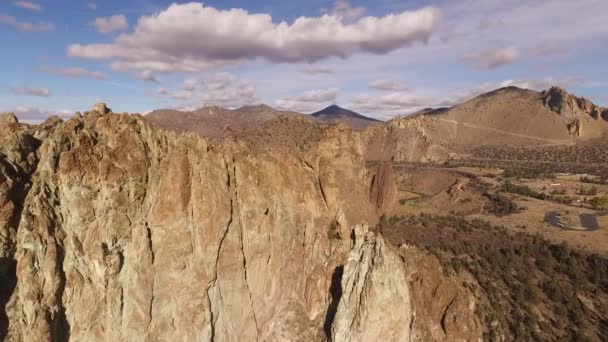 Luchtfoto Van Smith Rock Oregon — Stockvideo