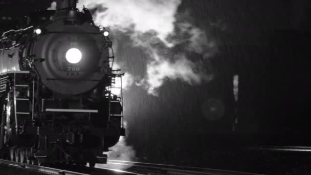 Gece Siyah Beyaz Buharlı Lokomotif — Stok video