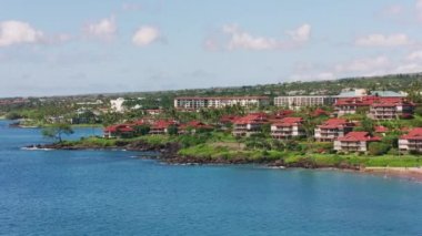 Maui, Hawaii 2018 dolaylarında. Wailea, Maui 'nin havadan görünüşü. Cineflex ve RED Epic-W Helyum ile çekilmiştir..