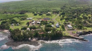 Molokai, Hawaii 2018 dolaylarında. Molokai 'deki Kalaupapa' nın havadan görünüşü. Cineflex ve RED Epic-W Helyum ile çekilmiştir..