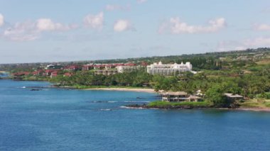 Maui, Hawaii 2018 dolaylarında. Wailea, Maui 'nin havadan görünüşü. Cineflex ve RED Epic-W Helyum ile çekilmiştir..