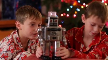 Noel 'de robotlu çocukların portresi