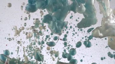 Phantom Flex 4K kamerasıyla yavaş çekim yapan mürekkep yağına karışıyor..