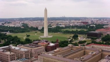Washington, D.C. 2017 dolaylarında, Washington Anıtı 'na havadan yaklaşma. Cineflex ve RED Epic-W Helyum ile çekilmiştir..