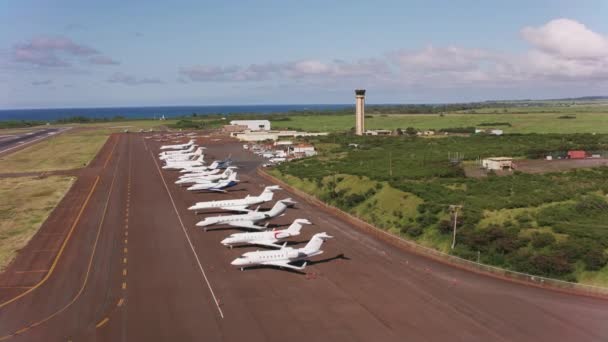 Maui Hawaii 2018 Dolaylarında Maui Deki Kahului Havaalanı Nın Havadan — Stok video