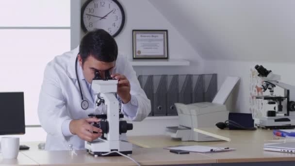 Veterinario Microscopio Carica — Video Stock