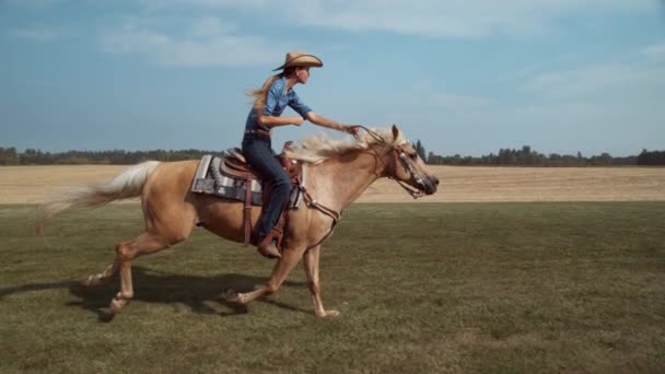 Mulher Cavalgando Super Câmera Lenta Tiro Phantom Flex 1000Fps — Vídeo de Stock