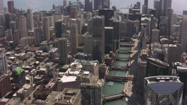 2017年頃 イリノイ州シカゴ アメリカ海軍桟橋とシカゴのダウンタウンの空中撮影 CineflexとRed Epic Heliumで撮影 — ストック動画