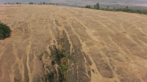 オレゴン州2017年頃 オレゴン州南部のテーブルロック上空を飛ぶ — ストック動画